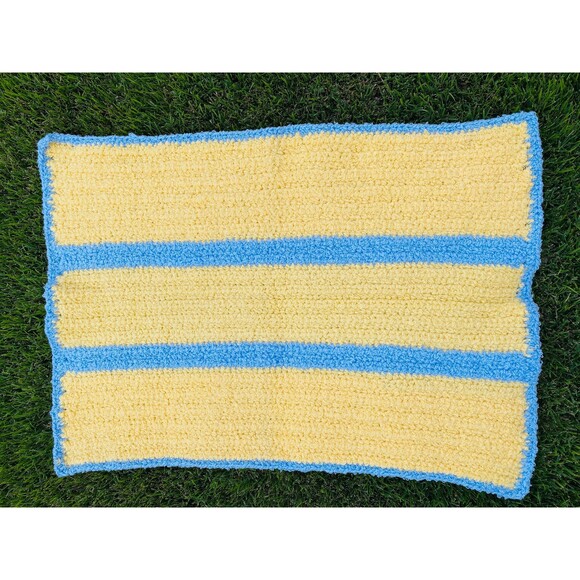 Hand Crocheted Terryspun Soft Cuddly Baby Blanket / Baby Bath Mat - Picture 4 of 9